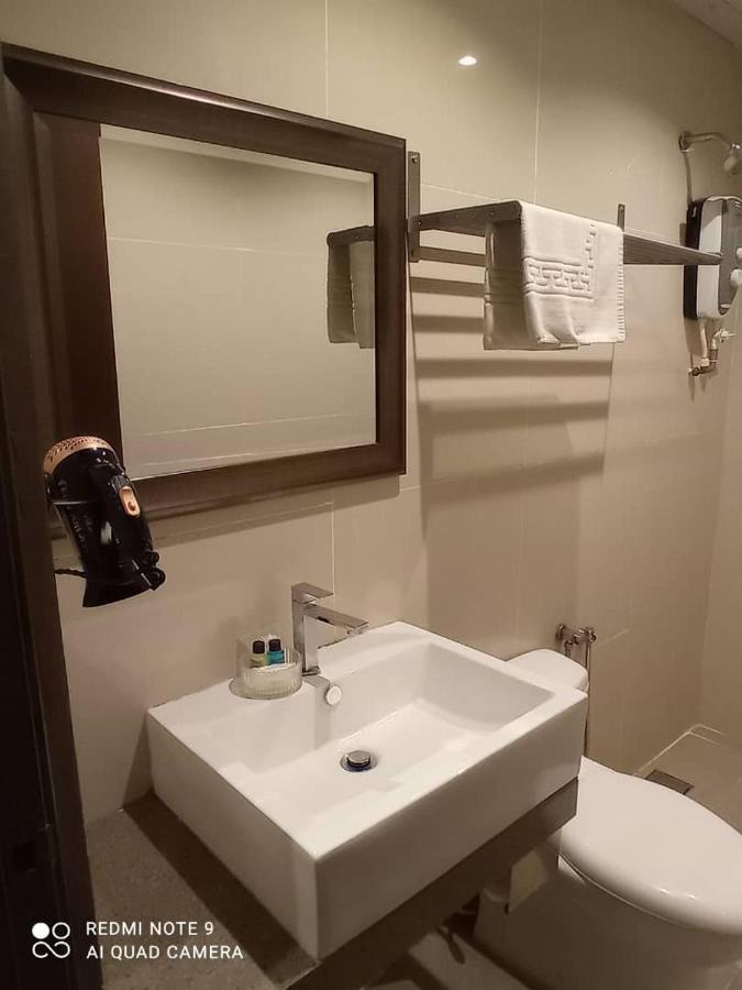 The Riverbank Hotel Kuantan Esterno foto
