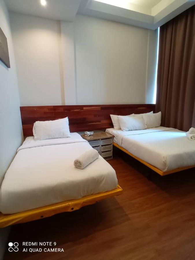 The Riverbank Hotel Kuantan Esterno foto