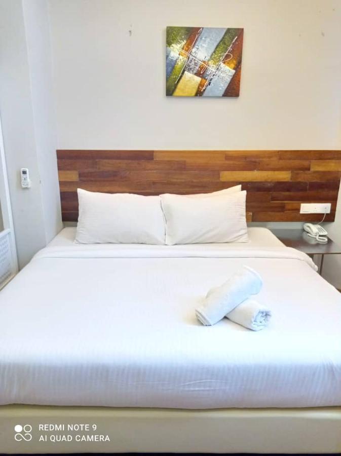 The Riverbank Hotel Kuantan Esterno foto