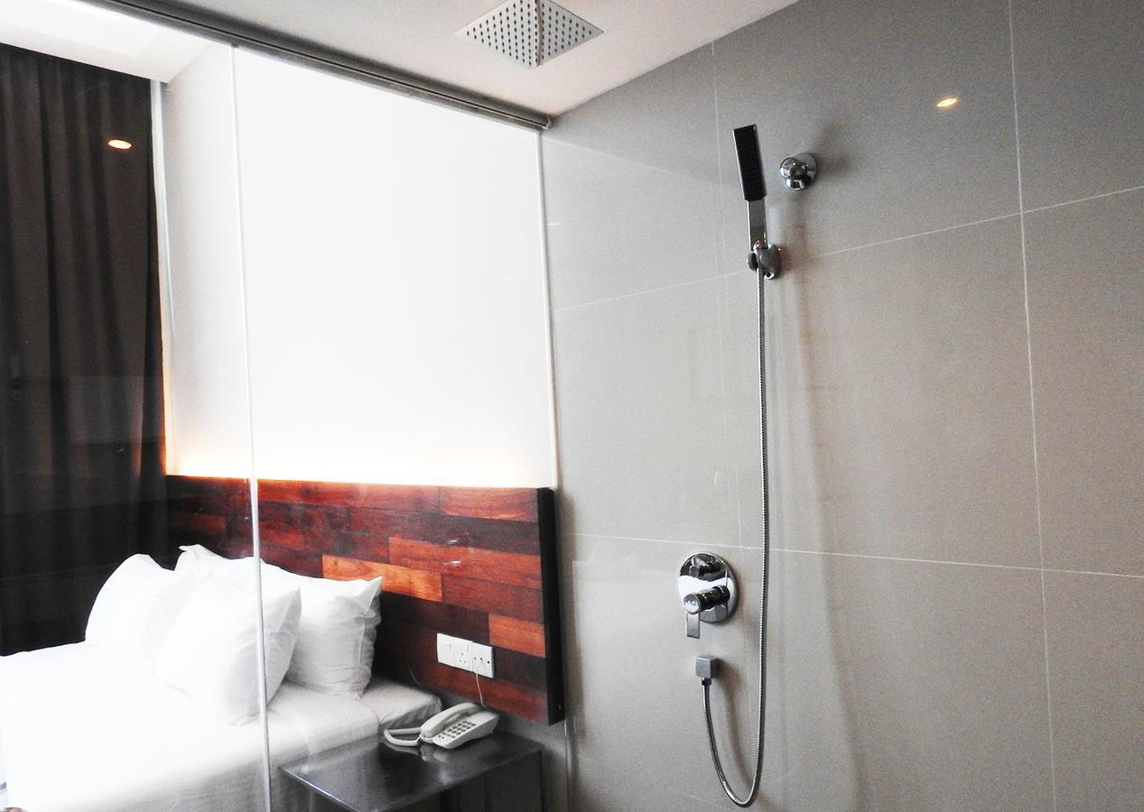 The Riverbank Hotel Kuantan Esterno foto